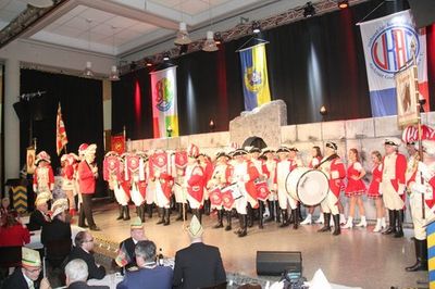 Garde mit Fahnen und Trommeln beim Gardetreffen 2019
