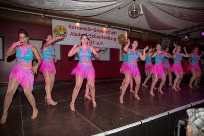 Tanzgruppe auf der Bühne, Herrensitzung 2018