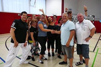 Showtanzgruppe beim Training in der Turnhalle